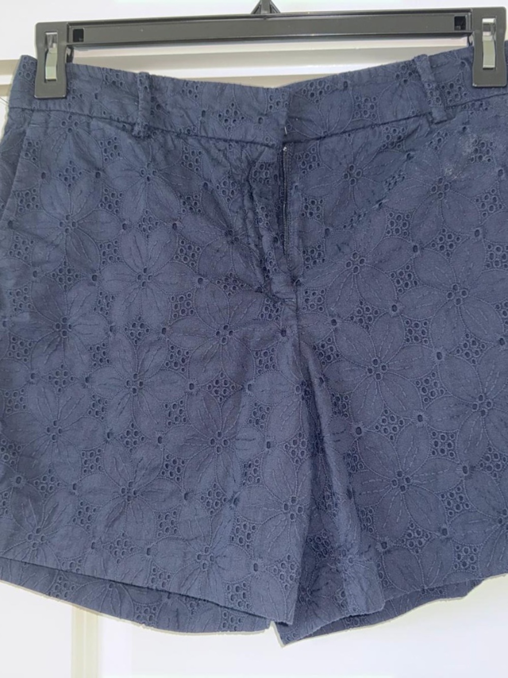 LIGHTLY USED Ann Taylor Women Size 8 NAVY BLUE Patterned Chino Shorts